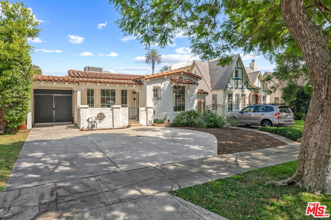 2026 Glendon Ave in Los Angeles, CA - Building Photo