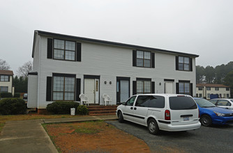 Cambridge Village Apartments in Monroe, NC - Foto de edificio - Building Photo