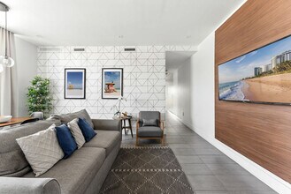 538 Meridian Ave in Miami Beach, FL - Foto de edificio - Building Photo