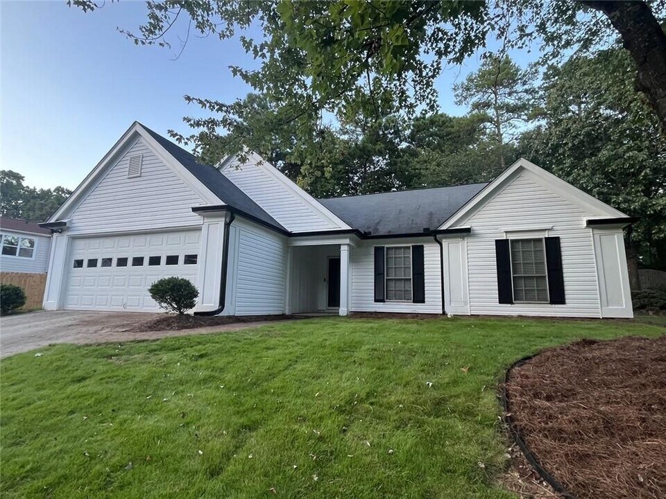 4820 Tanners Spring Dr in Alpharetta, GA - Building Photo
