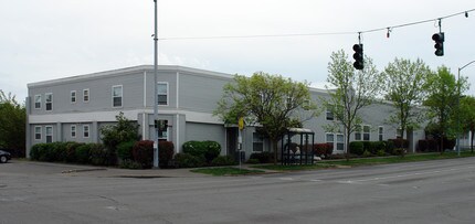 Pacific Crest Apartments in Tacoma, WA - Foto de edificio - Building Photo