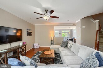 7595 Taunton Ct in Severn, MD - Foto de edificio - Building Photo