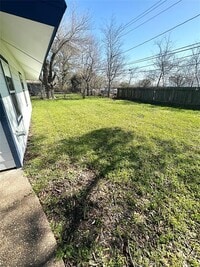 5962 Ridgeway Dr photo'