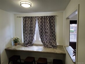 12/8 N Rte 303 in Clarkstown, NY - Foto de edificio - Building Photo