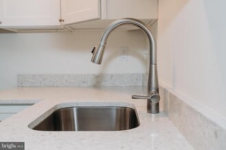 380 Broadview Ave in Warrenton, VA - Building Photo - Building Photo