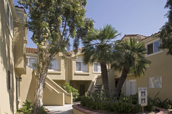 San Marco Villa Apartment Homes in Irvine, CA - Foto de edificio - Building Photo