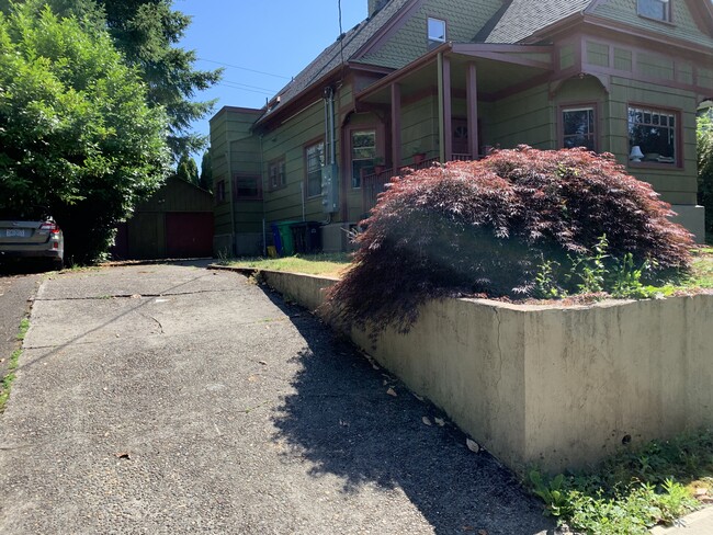 934 SE Nehalem St in Portland, OR - Building Photo - Building Photo