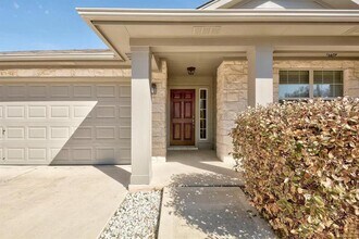 1380 Stone Rim Loop in Buda, TX - Building Photo - Building Photo