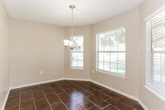 536 Chancellor Dr E in Jacksonville, FL - Foto de edificio - Building Photo