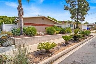 8058 Tommy Dr in San Diego, CA - Foto de edificio - Building Photo