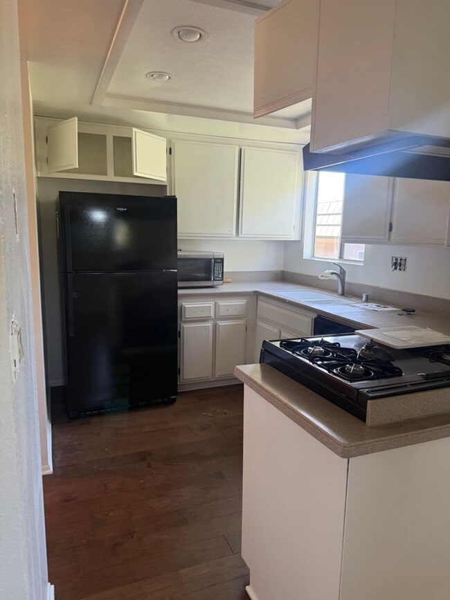 246 Alpine St in Pasadena, CA - Building Photo - Building Photo