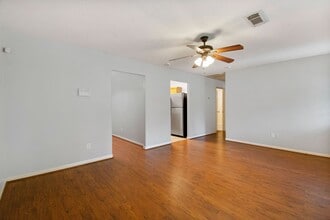 10629 Royal Cavins Dr in Conroe, TX - Building Photo - Building Photo