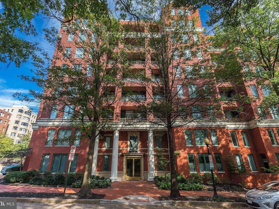 955 26th St NW, Unit 103 in Washington, DC - Building Photo