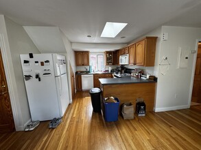 24 Burnham St, Unit 3 in Somerville, MA - Foto de edificio - Building Photo