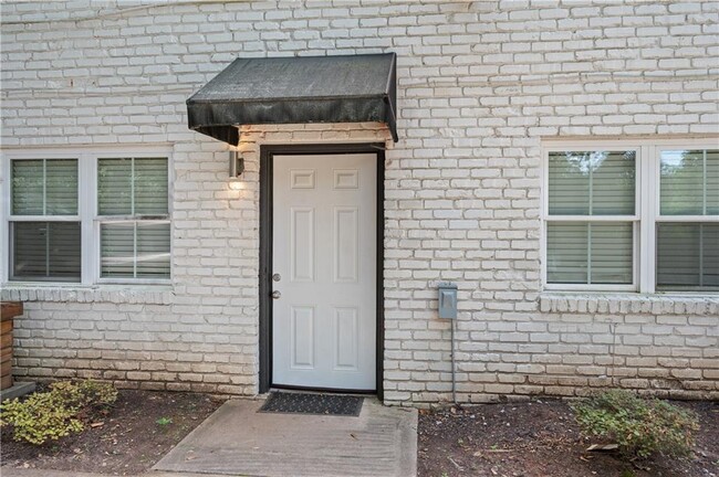 880 St Charles Ave NE in Atlanta, GA - Building Photo - Building Photo