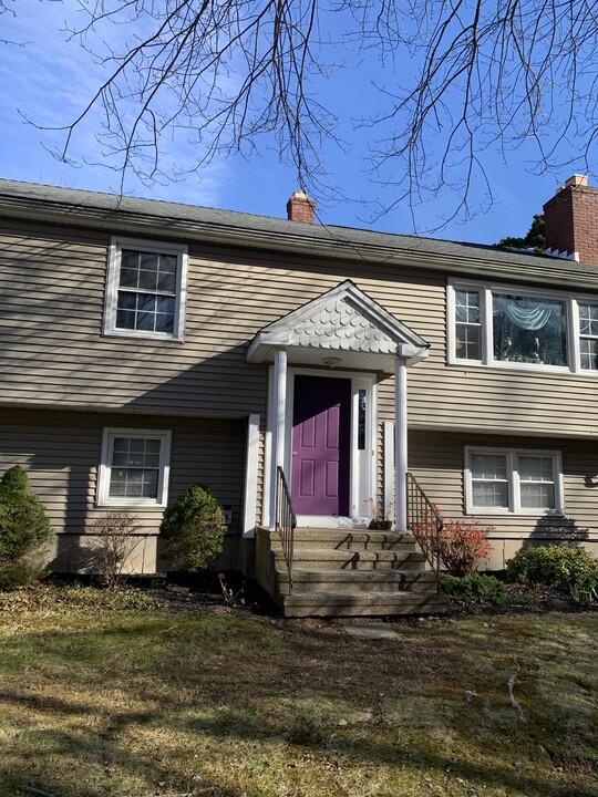 67 E Creek Cir, Unit In Law Apartment in Guilford, CT - Building Photo