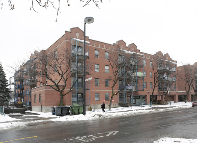 3441 E du Mont-Royal E