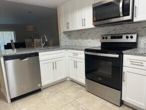 261 Cypress Ln in Oldsmar, FL - Building Photo - Building Photo