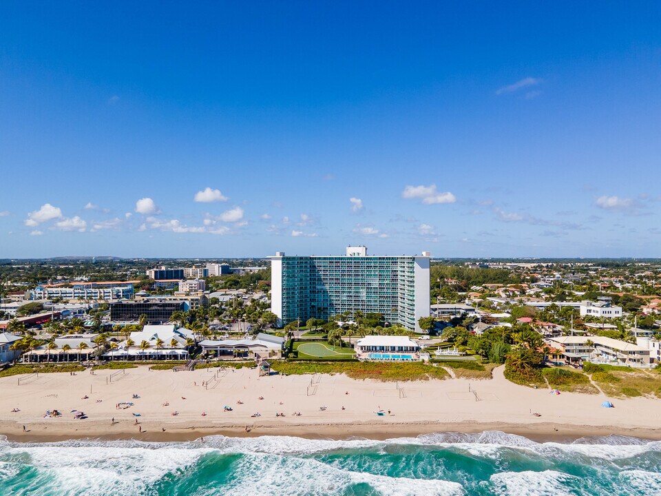 Tiara East in Deerfield Beach, FL - Building Photo