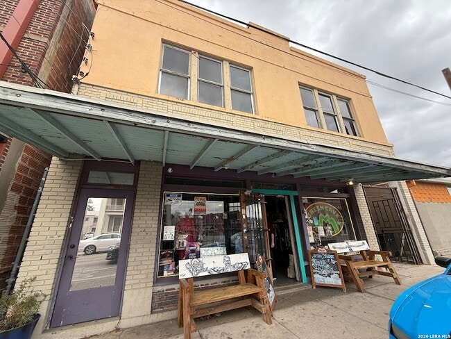 property at 919 S Alamo St