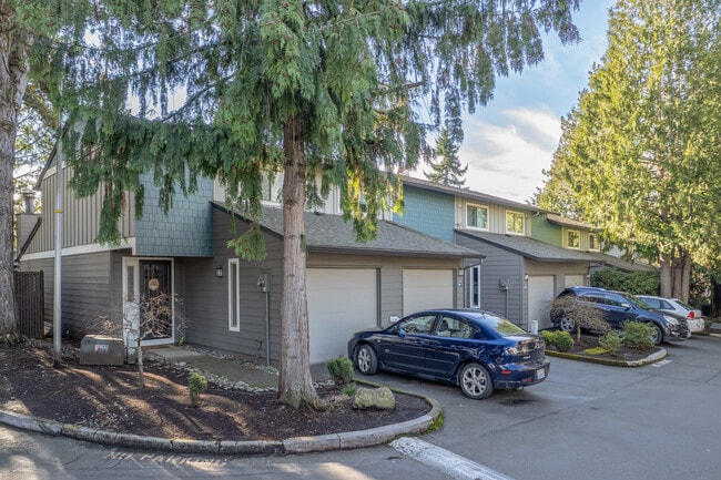 Royal Ridge Condominiums in Vancouver, WA - Building Photo - Building Photo