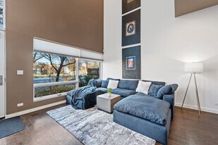 2223 W Race Ave in Chicago, IL - Building Photo