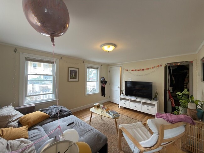 28 Linden Ave, Unit 1