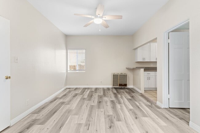 119 Orange Ave in Long Beach, CA - Foto de edificio - Building Photo