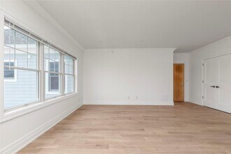 22 Sagamore Hill Dr in Port Washington, NY - Building Photo - Building Photo