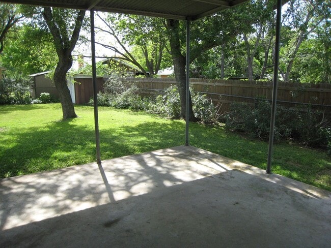 1129 Nancy Beth Dr in Kerrville, TX - Building Photo - Building Photo
