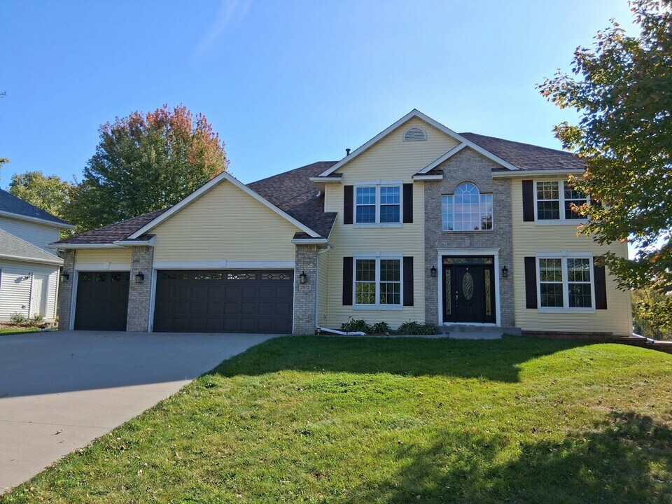 2972 Eagle Valley Dr in Woodbury, MN - Building Photo
