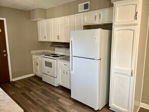 1503 W College Ave in Jonesboro, AR - Building Photo - Building Photo