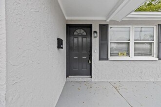 7480 Hobson St NE in St. Petersburg, FL - Foto de edificio - Building Photo