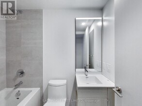 28-728 Eastern Ave in Toronto, ON - Building Photo - Building Photo