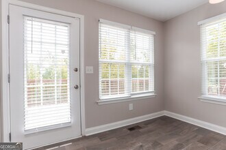 4398 Tillage Path in Douglasville, GA - Foto de edificio - Building Photo