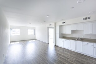 CHASE APARTMENTS in Northridge, CA - Building Photo