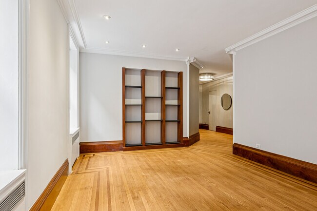 527 W 110th St, Unit 527 West 110th Street in New York, NY - Foto de edificio - Building Photo