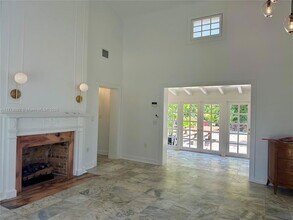765 N Greenway Dr in Coral Gables, FL - Foto de edificio - Building Photo