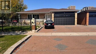 6 Raven Rd in Toronto, ON - Building Photo
