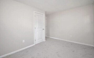 25 Gladstone St in Springfield, MA - Building Photo - Building Photo