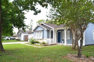 7130 Leader St in Houston, TX - Building Photo - Building Photo
