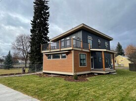 236 W Kent Ave, Unit FLoor 1 in Missoula, MT - Building Photo