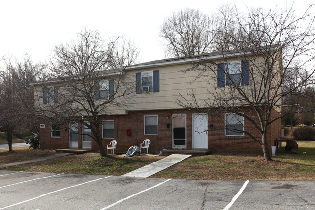 3501 N Elm St in Greensboro, NC - Building Photo - Building Photo