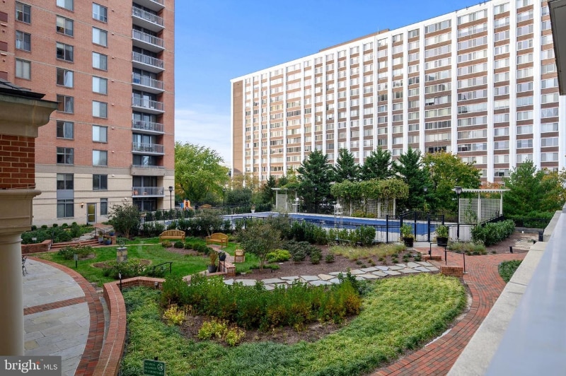 11710 Old Georgetown Rd in Rockville, MD - Building Photo