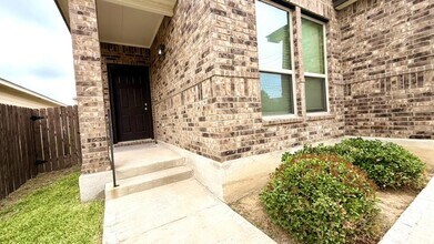 11104 Santillana Loop in Laredo, TX - Building Photo - Building Photo