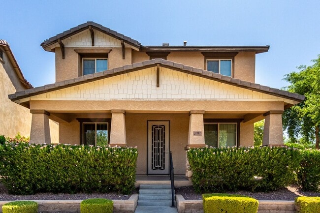 property at 2207 N Heritage St