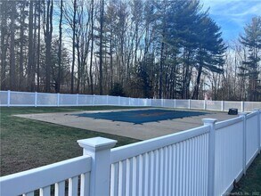 745 Greens Loop in Cheshire, CT - Building Photo - Building Photo