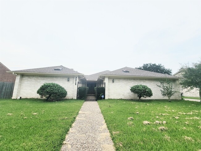 property at 3315 Country Club Blvd