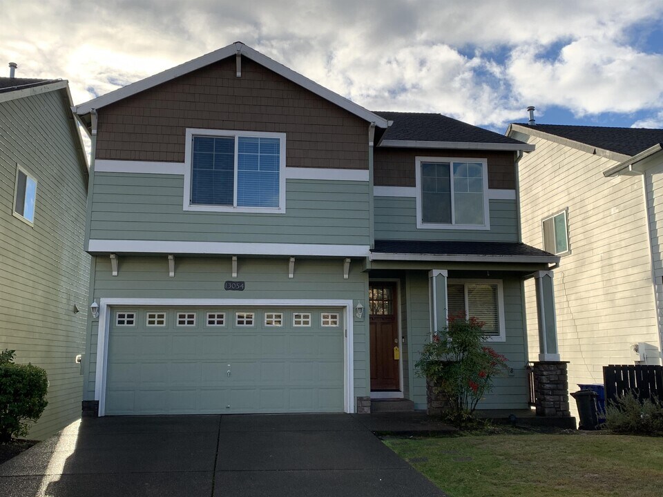 13054 SE Meadehill Ave in Happy Valley, OR - Building Photo