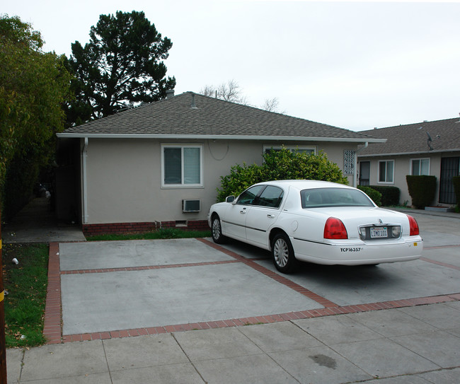 2893-2899 Alma St in Palo Alto, CA - Foto de edificio - Building Photo